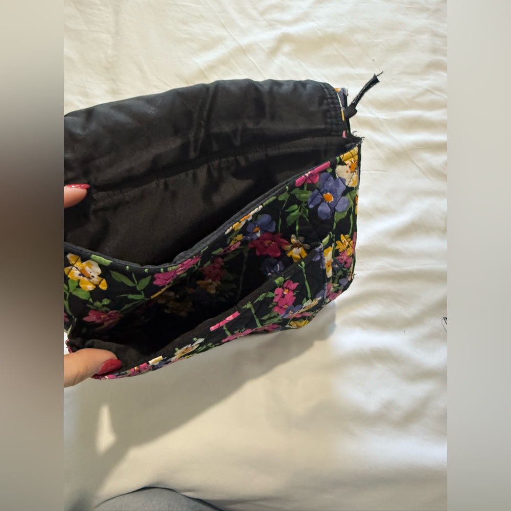 Vera Bradley- Wildflower Black - Shoulder Bag - Picture 3 of 6